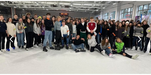 Wyjazd uczniów II LO na lodowisko.